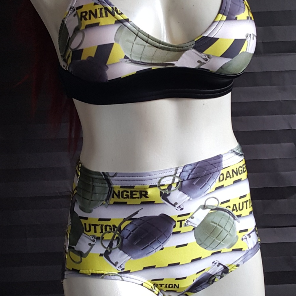 Grenades print 2 pc yoga wear